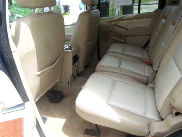 2006 Ford Explorer Eddie Bauer 4dr SUV 4WD w/V6